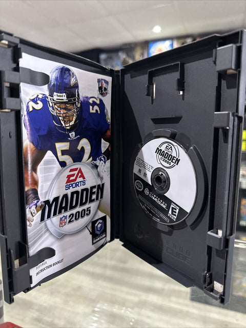 Madden NFL 2005 (Nintendo GameCube, 2004) CIB Water Damage Complete Tested!