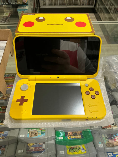 new Nintendo 2DS XL Pikachu Edition - CIB Complete Tested