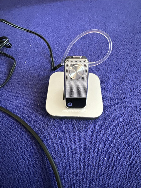 Motorola N136 SPN5447A SYN2317A Bluetooth Headset, Stand + Cords Wires - Tested!