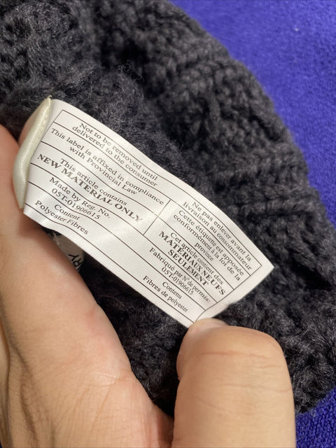 Womens Winter Beanie Hat Toque from Aritzia - Black w/ Pom Pom Alxiliary