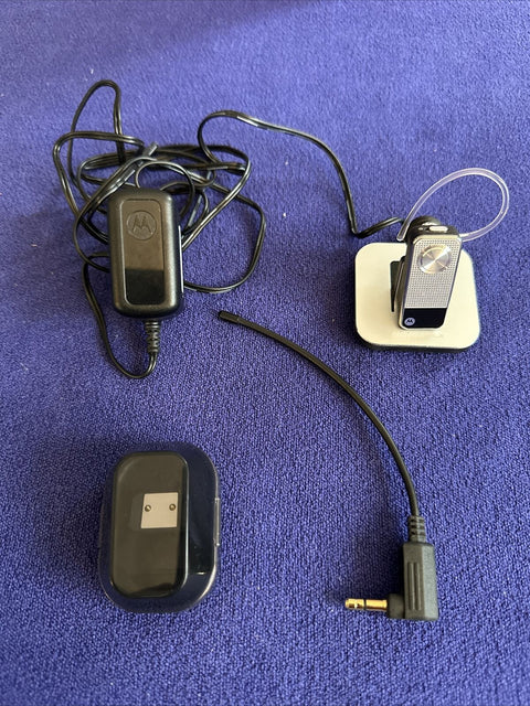 Motorola N136 SPN5447A SYN2317A Bluetooth Headset, Stand + Cords Wires - Tested!