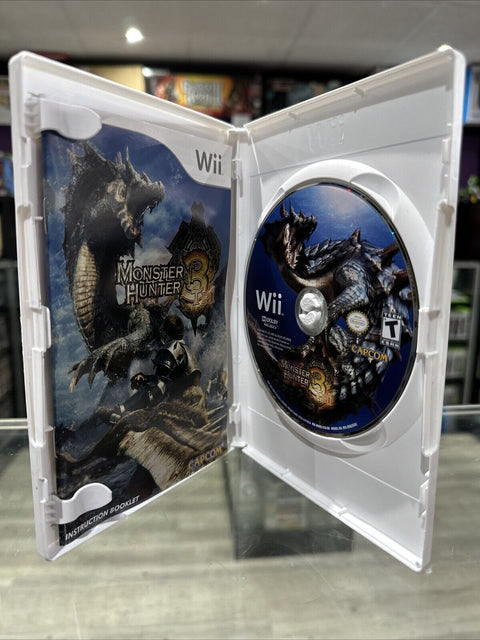 Monster Hunter Tri (Nintendo Wii, 2010) CIB Complete Tested!