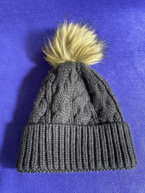 Womens Winter Beanie Hat Toque from Aritzia - Black w/ Pom Pom Alxiliary